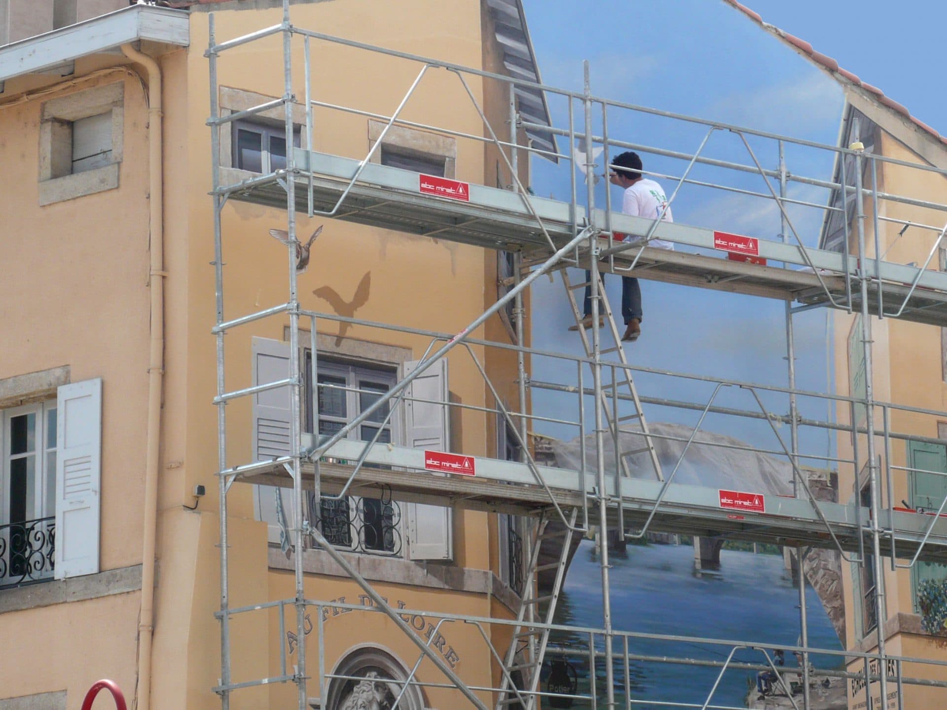 Suite de la réalisation in situ, sur échafaudages